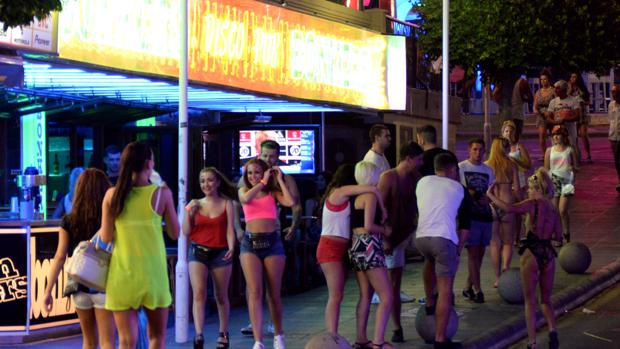 Dos camareros de Magaluf son denunciados por una presunta violación a dos mujeres finlandesas