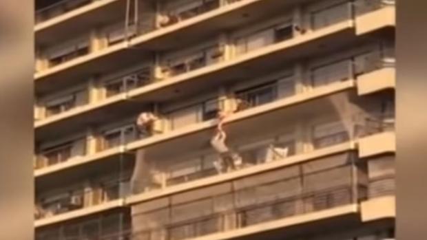 El «superhéroe» argentino que salvó a un niño de caerse de un octavo piso