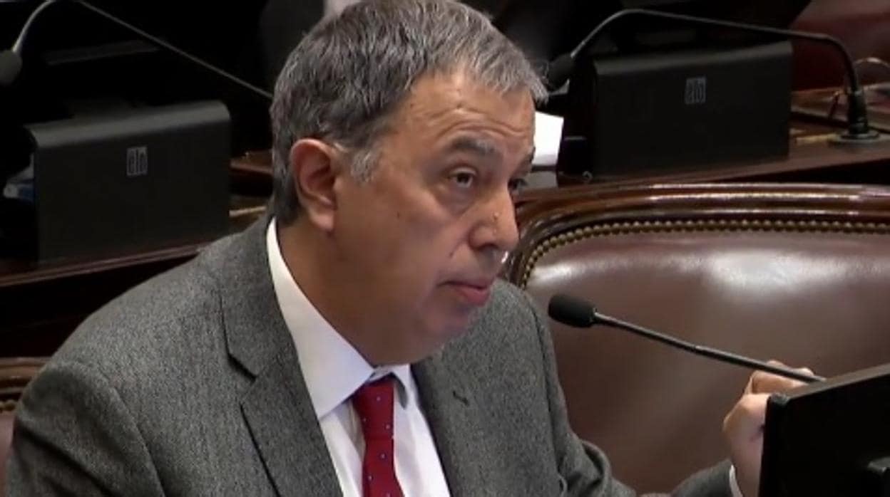 El senador argentino Rodolfo Urtubey, durante su intervención en el debate