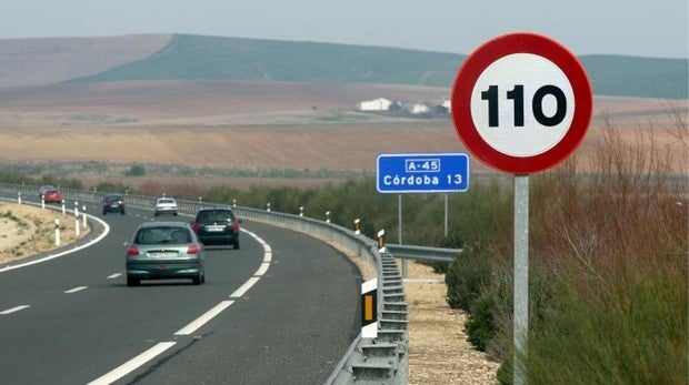 Un militar fuera de servicio salva a una mujer que quería saltar a la autovía
