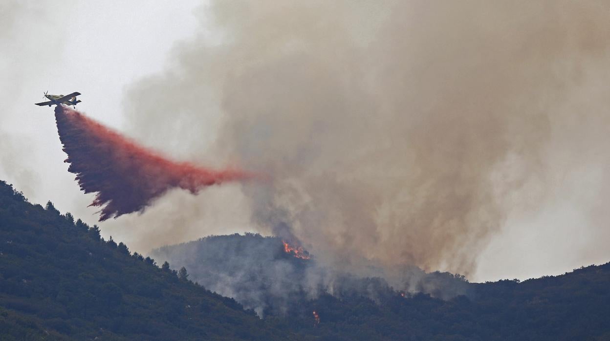 Las llamas destruyeron una docena de viviendas y hay 40 afectados en total