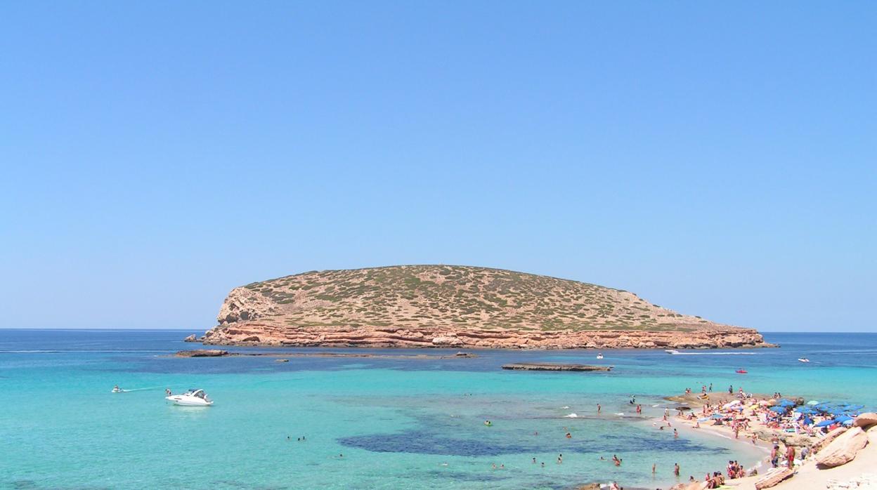 Muere un turista británico en Ibiza tras lanzarse al mar desde un acantilado
