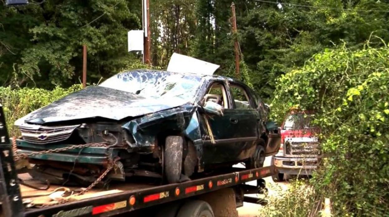 Dos niños de uno y tres años sobreviven varios días en el coche junto al cadáver de su madre tras un accidente