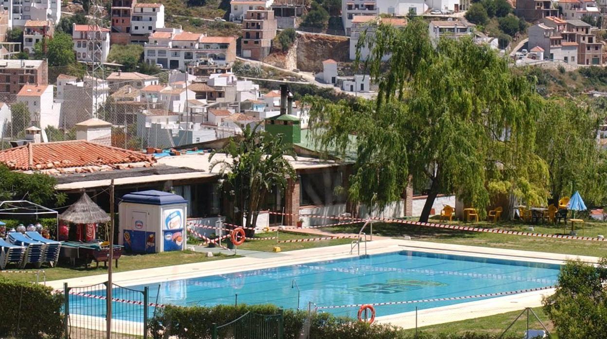 Imagen de una piscina precintada por ahogamiento