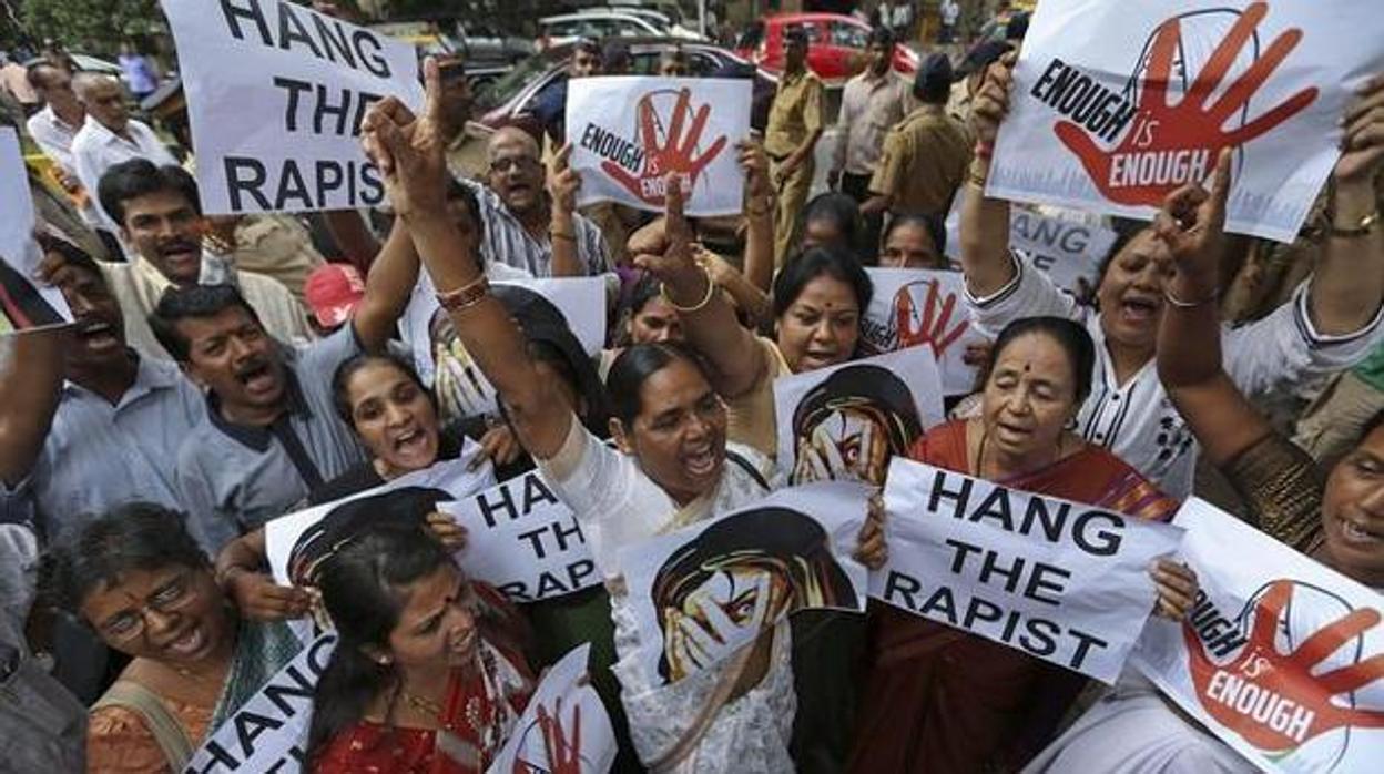 Detenida una mujer en la India por ordenar la violación en grupo y asesinato de su hijastra de nueve años