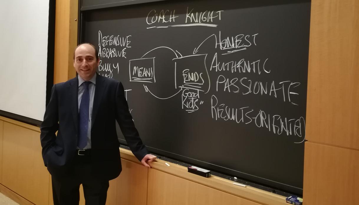 El profesor Fernández-Crehuet, en una estancia reciente en Harvard