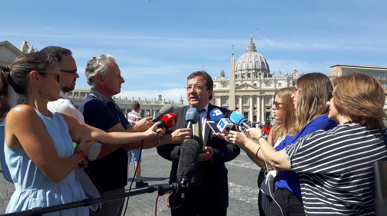 El presidente de la Junta de Extremadura, Guillermo Fernández Vara, en El Vaticano