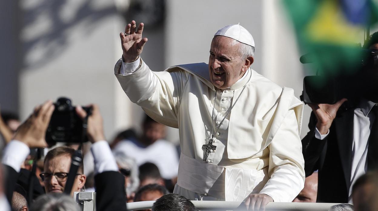 El Papa Francisco, en la audiencia general en la Plaza de San Pedro del Vaticano