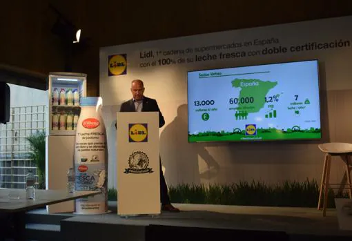 Miguel Paradela, director general de compras de Lidl España, durante la presentación del nuevo proyecto lácteo de la cadena
