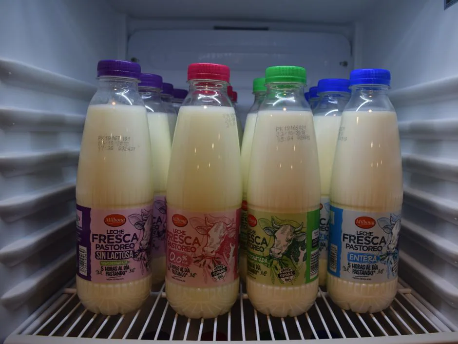 Los supermercados Lidl han sacado al mercado leche pasterizada con doble certificado, de pastoreo y de bienestar animal