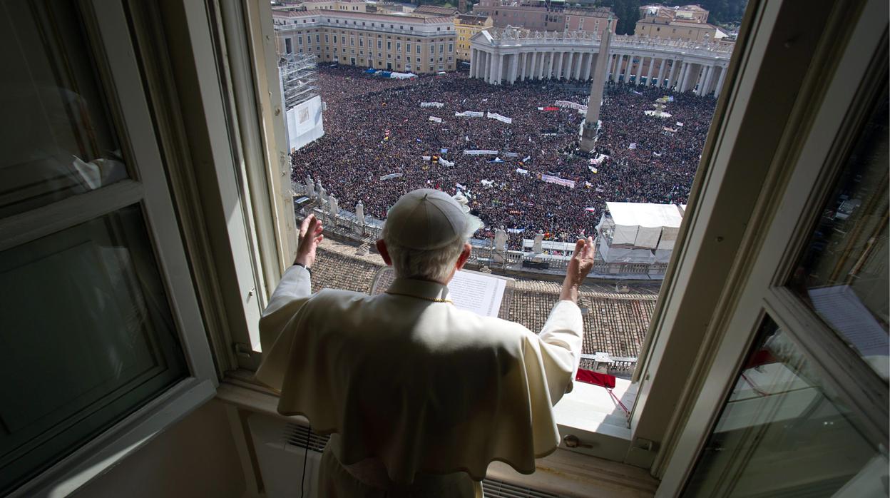 Benedicto XVI, durante el rezo del Angelus