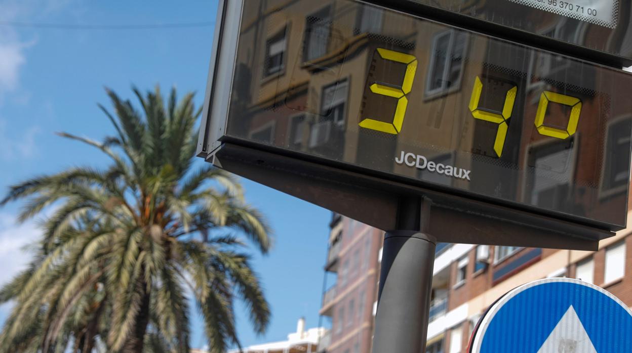 Fotografía de un termómetro en Valencia esta semana