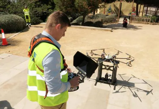 Un dron utilizado en el programa de inspección y tratamiento contra el mosquito tigre en Alicante