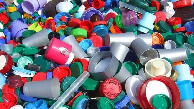 Decenas de multinacionales se comprometen en Indonesia a reducir el plástico que usan