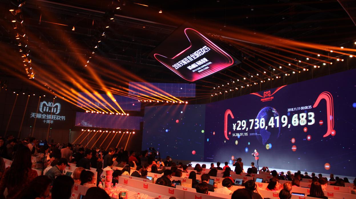 A ritmo vertiginoso, las ventas del Día del Soltero se muestran en una pantalla gigante de Alibaba