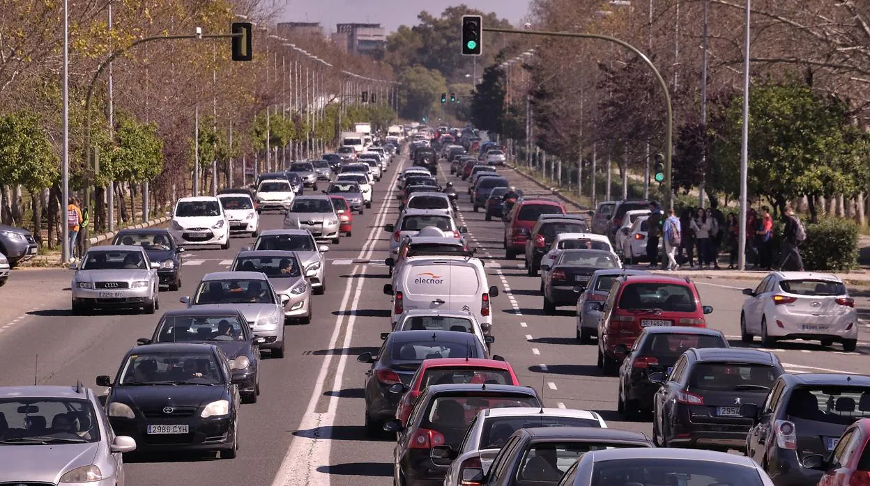 Organizaciones ecologistas piden adelantar a 2028 el veto a la venta de coches de combustión