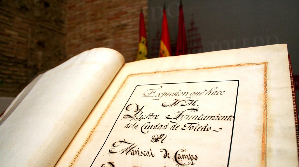 El libro analizado afirma que con la Constitución de 1812 «las lenguas autóctonas continuaban oficialmente prohibidas»