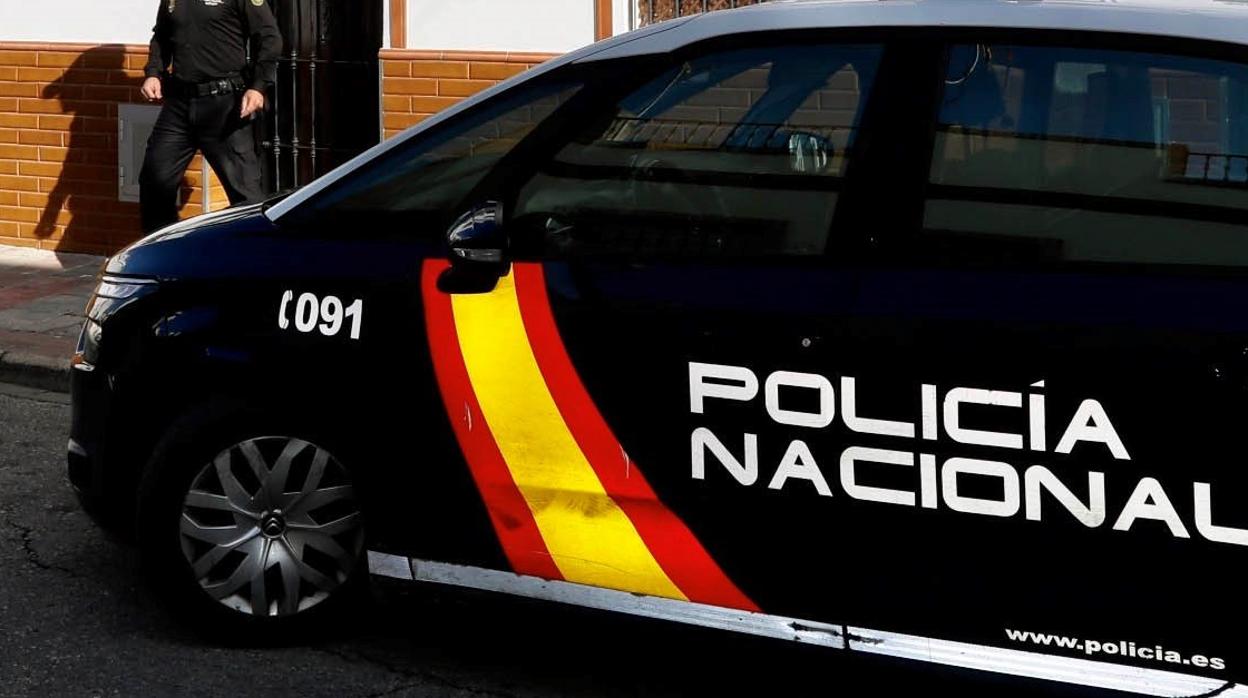 Detienen a una mujer tras hallar a su hija de año y medio muerta en un piso de Málaga