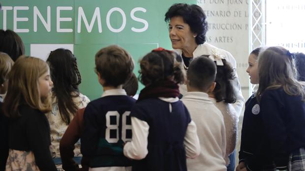 Preocupación por que la «ley Celaá» borre el papel de los padres en la educación de sus hijos