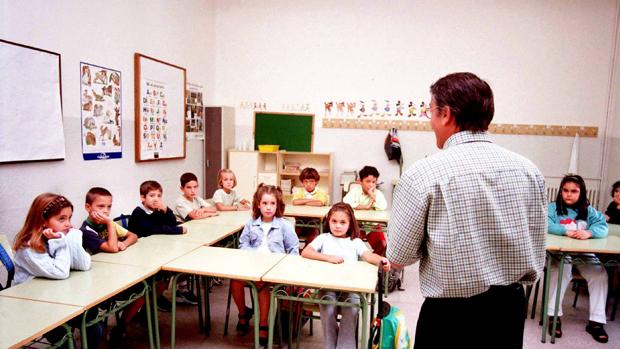 El PSOE rompe la igualdad de horas de trabajo del profesorado