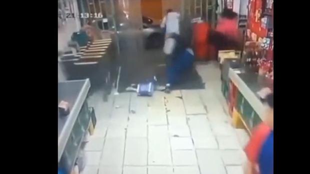 Vídeo: Un comerciante chino mata a tiros a un hombre que intentaba robarle en Argentina