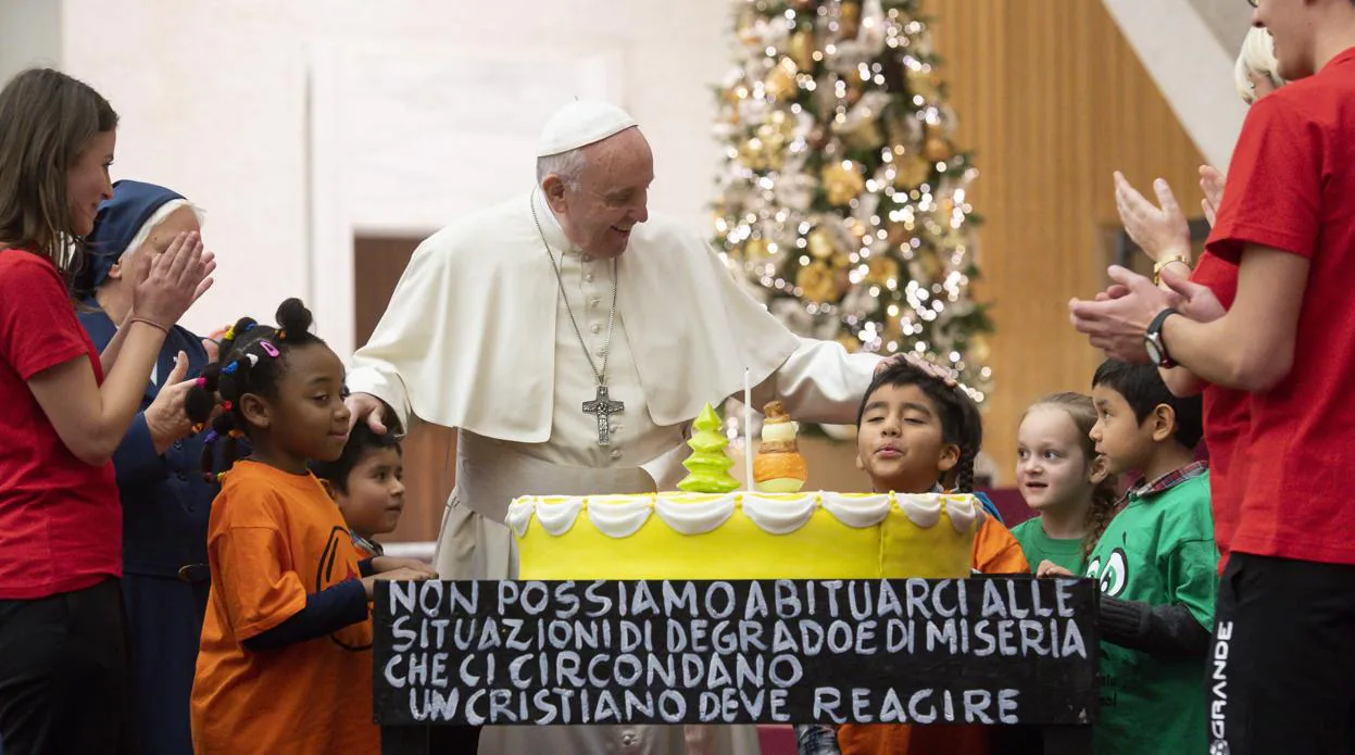 El Papa, con los niños del ambulatorio pediátrico