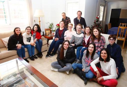 La familia Maza acoge a un grupo de jóvenes polacas