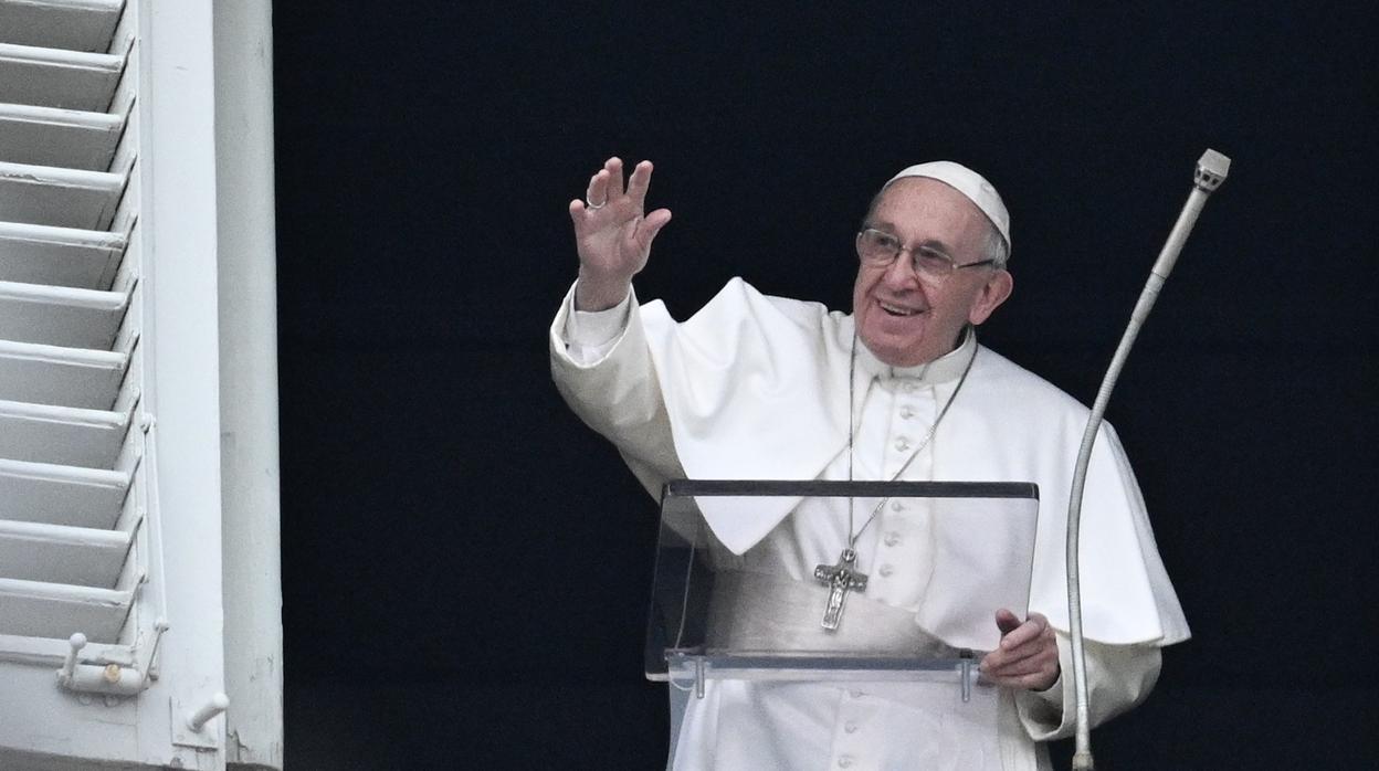 El Papa bautiza a 27 niños en la Capilla Sixtina: «Dadles de mamar con tranquilidad, es lo que Dios quiere»