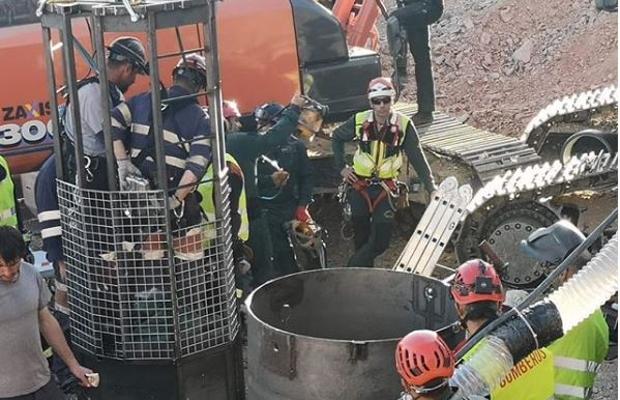 Julen, rescate del niño atrapado en el pozo, en directo: Los vecinos de Totalán se reúnen para la vigilia