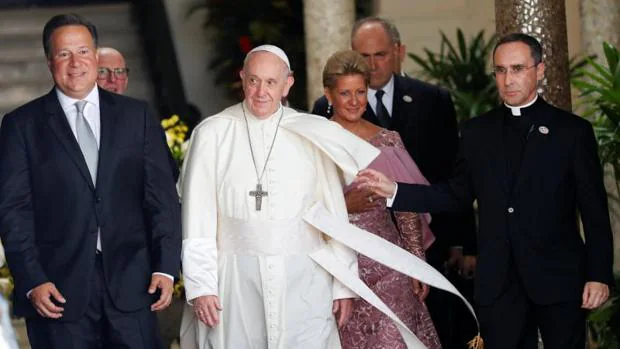 El Papa pide en Panamá a los gobiernos «austeridad y transparencia»
