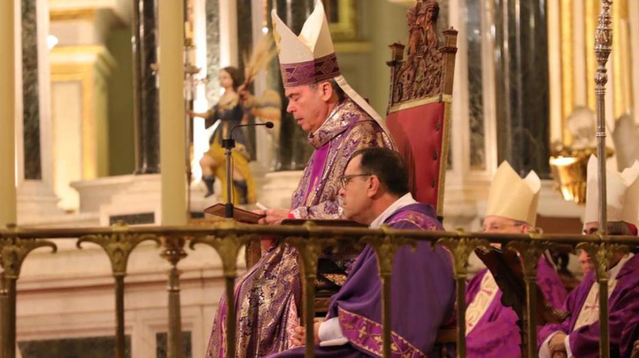 Monseñor Jesús Catalá durante la misa de exequias del cardenal Fernando Sebstián