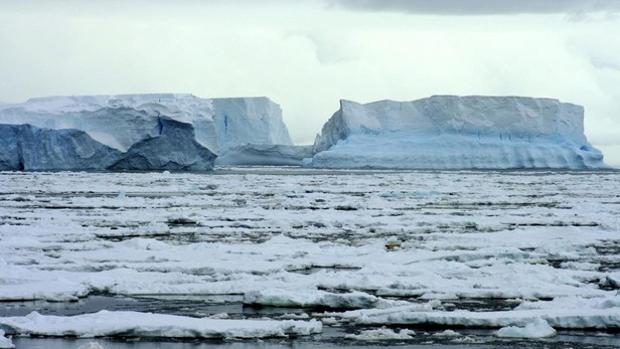 Descubren un gigantesco agujero, de 40 kilómetros cuadrados y 300 metros de altura en la Antártida occidental