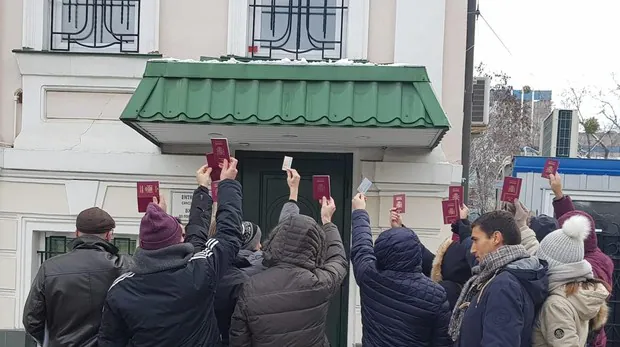 Exteriores bloquea la inscripción de niños por gestación subrogada en Kiev