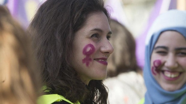 El feminismo vuelve a tomar las calles con una multitudinaria marea morada