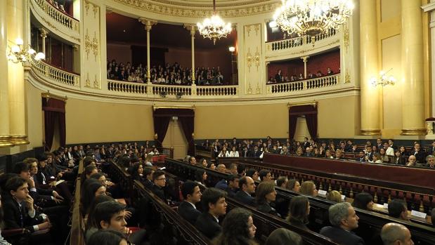 Los jóvenes exigen en el Senado que se escuche su voz: «No somos el futuro. Somos el presente»