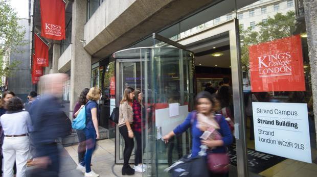 Los alumnos españoles podrían pagar hasta 30.000 euros por tasas universitarias en caso de un Brexit «duro»