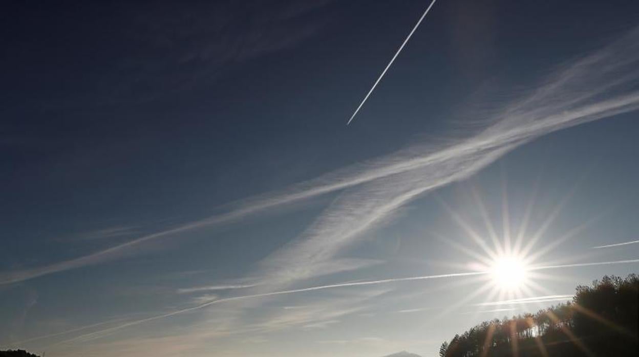 Aspecto que presenta la A-21 a la altura de Lumbier (Navarra) donde bancos de niebla la cubrían parcialmente a primeras horas de la mañana