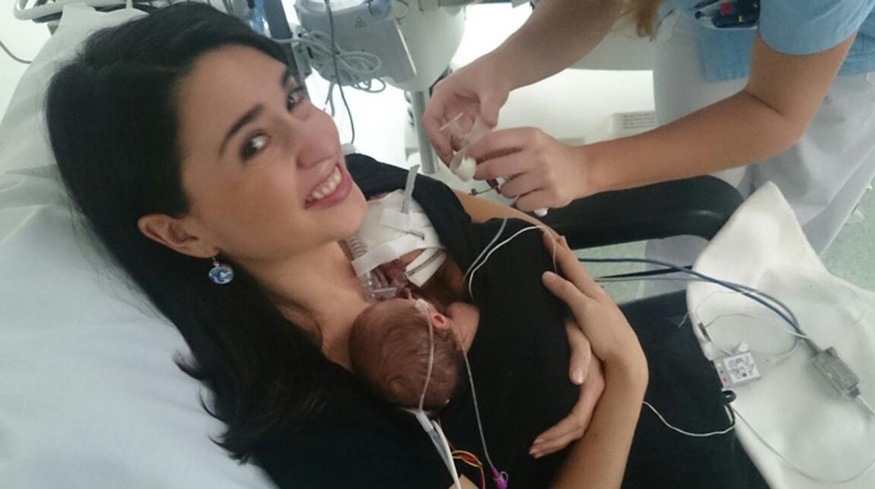 Premio Corazón de Madre a la mujer que superó un parto prematuro de mellizos y un cáncer