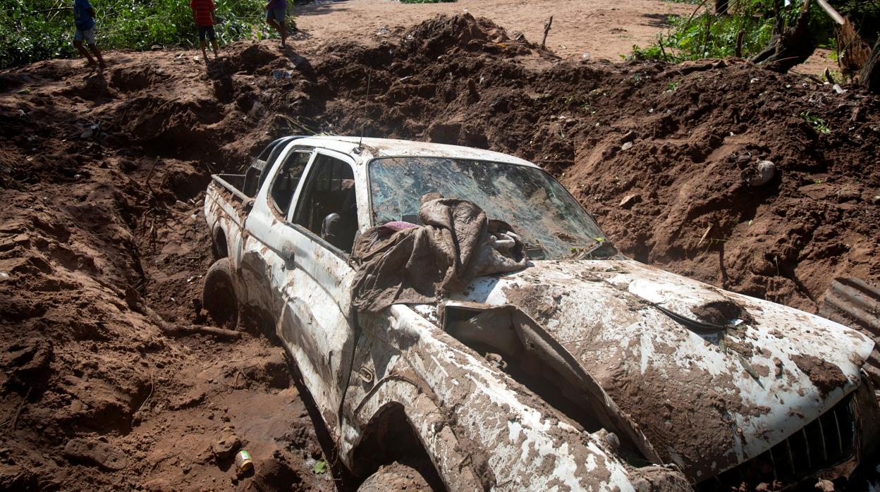 Sudáfrica, de luto por la muerte de 60 personas por las devastadoras inundaciones