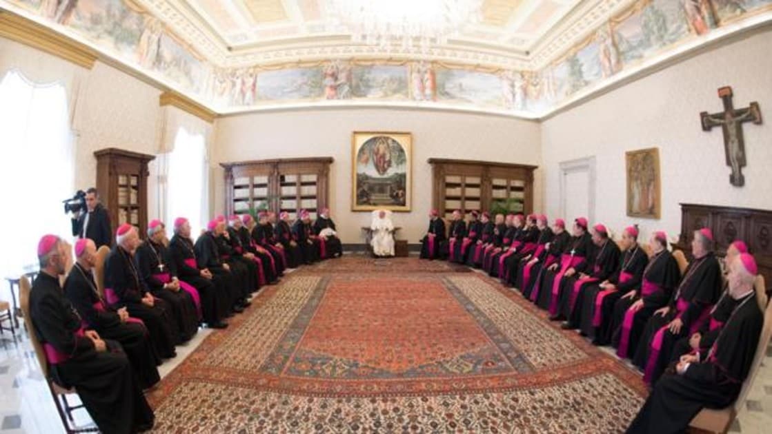 El papa Francisco mantiene un encuentro con los prelados de la Conferencia Episcopal argentina en el Vaticano