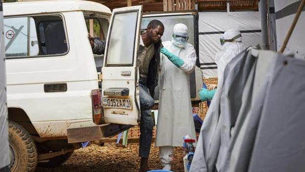 El ébola suma un millar de muertos en el Congo y se convierte en el brote más letal de la historia del país