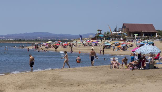 Las playas españolas pierden banderas azules lastradas por el incumplimiento de la Ley de Costas