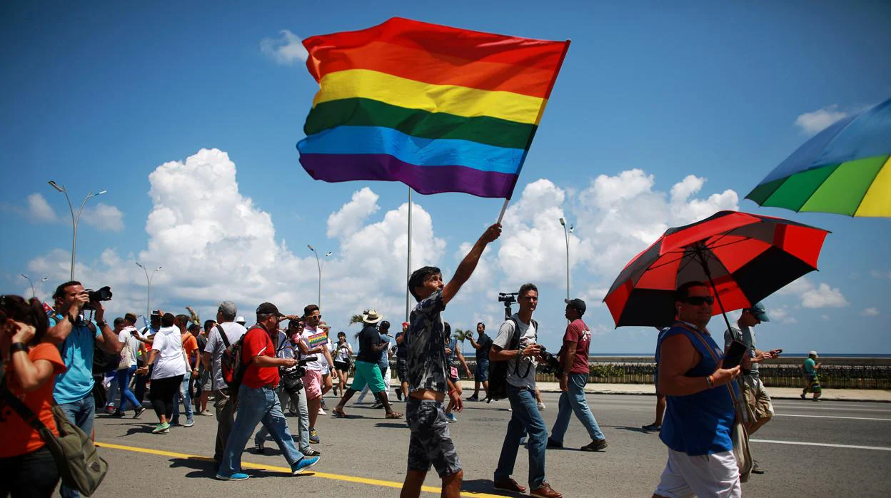 Activistas cubanos protestan por la suspensión de la «Conga contra la homofobia» en La Habana