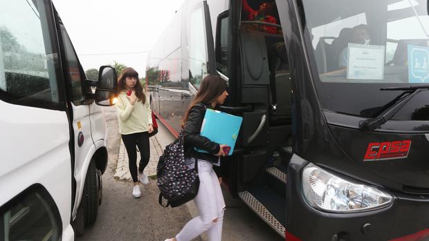 Seis niños heridos leves en el vuelco de un autobús escolar en Daimiel