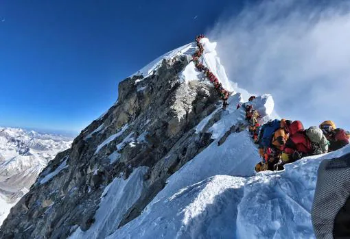 «Caminamos sobre cadáveres»: la historia de los supervivientes al «caos y la carnicería» del Everest