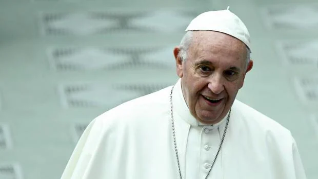 El Papa asegura que se «toma con humor» las acusaciones de hereje