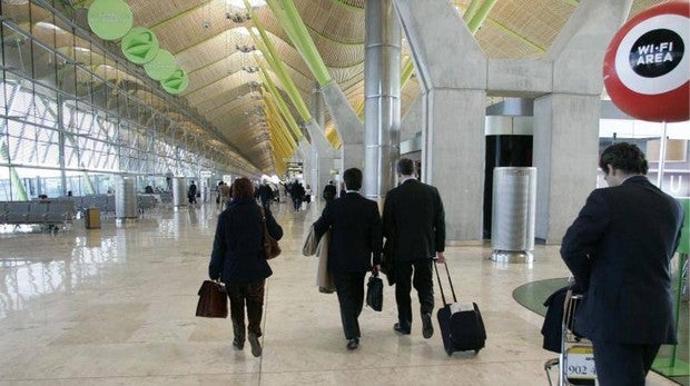 Una madre olvida a su hijo autista en el aeropuerto y se da cuenta al llegar a su destino