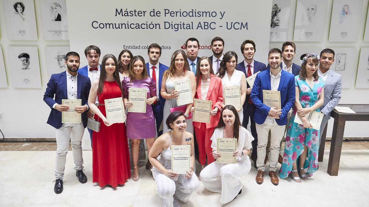 Los graduados en la XXX promoción del Máster de Periodismo y Comunicación Digital ABC-UCM