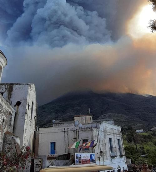 La explosión del volcán italiano Estrómboli causa un muerto y dos heridos