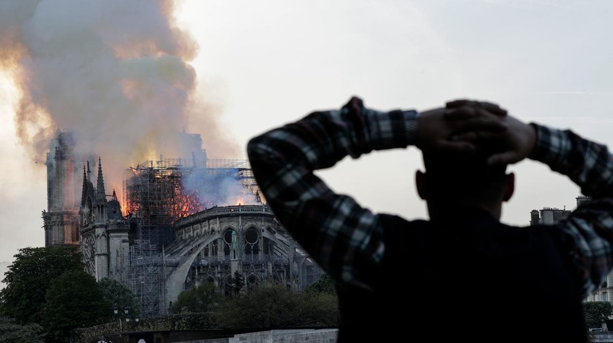 Incendio de la catedral de Notre Dame el pasado mes de abril en París